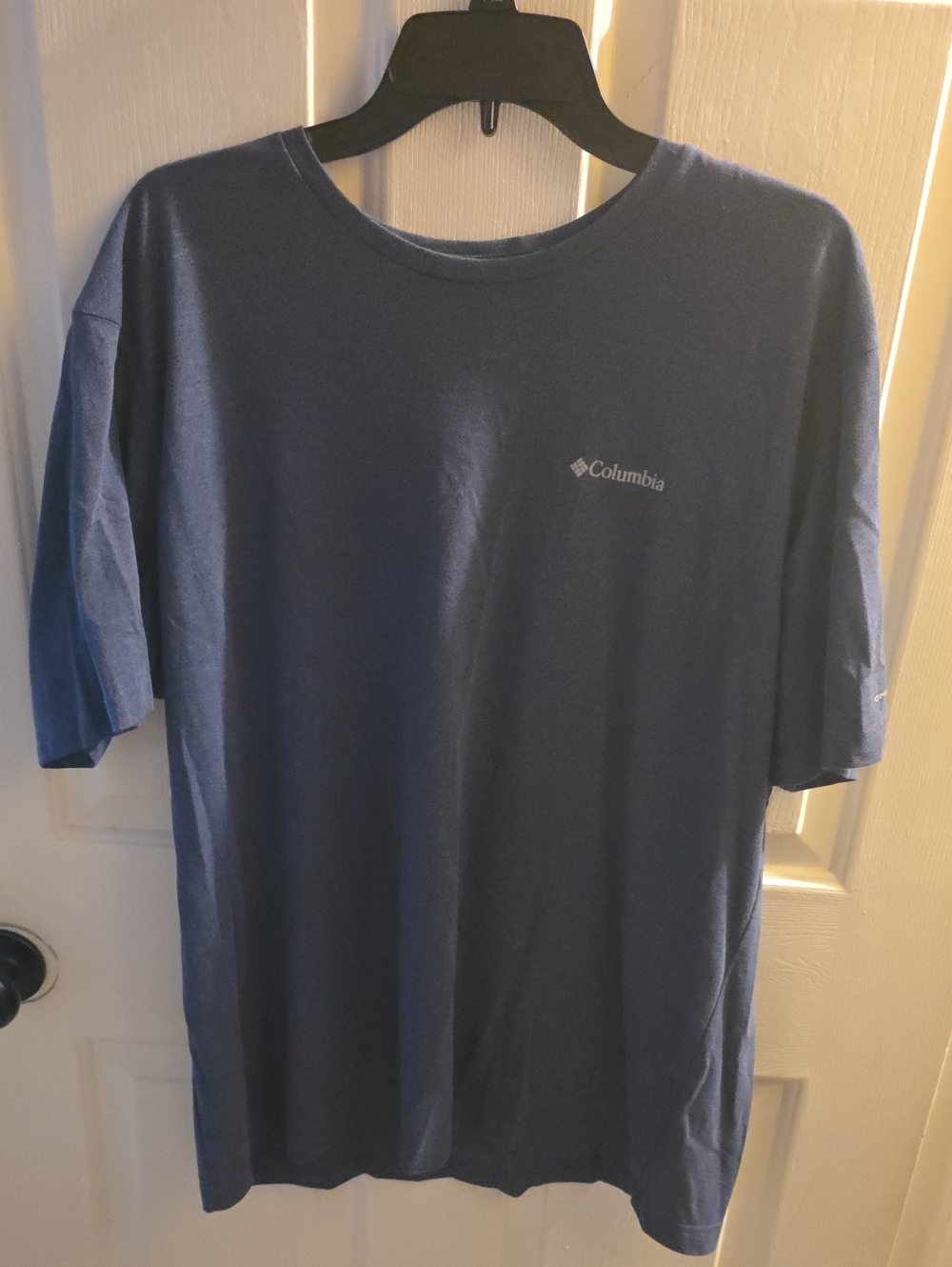 Columbia Men's Short-Sleeve Tee in Navy